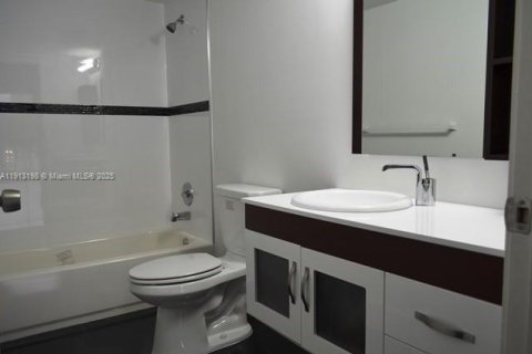 Купить кондоминиум в Санни-Айлс-Бич, Флорида 3 спальни, 129.69м2, № 1969338 - фото 7