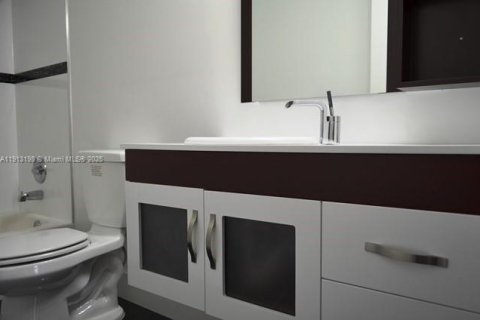 Купить кондоминиум в Санни-Айлс-Бич, Флорида 3 спальни, 129.69м2, № 1969338 - фото 8