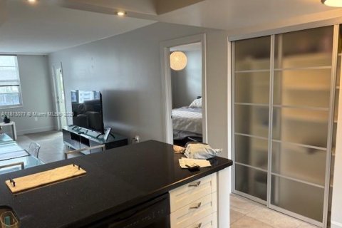 Condo in Hallandale Beach, Florida, 1 bedroom  № 1770552 - photo 5