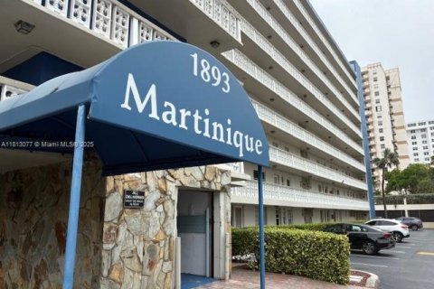 Condo in Hallandale Beach, Florida, 1 bedroom  № 1770552 - photo 19