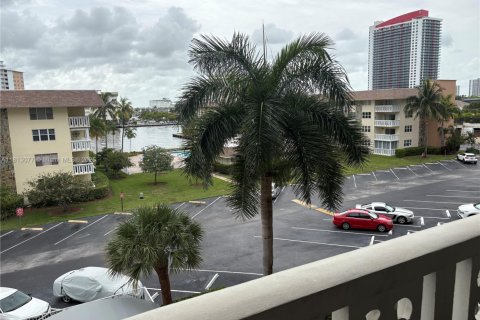 Condo in Hallandale Beach, Florida, 1 bedroom  № 1770552 - photo 4