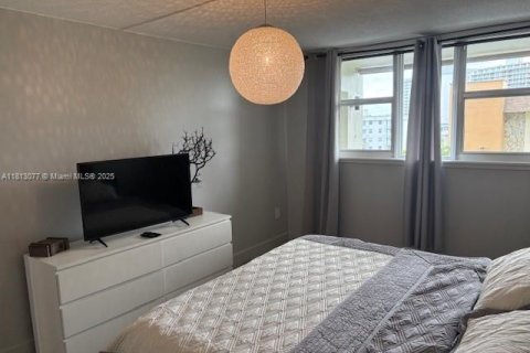 Condo in Hallandale Beach, Florida, 1 bedroom  № 1770552 - photo 10
