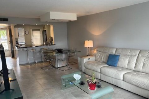 Condo in Hallandale Beach, Florida, 1 bedroom  № 1770552 - photo 6