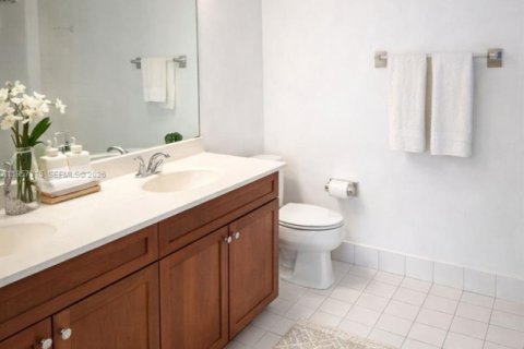 Купить кондоминиум в Майами, Флорида 2 спальни, 91.42м2, № 2011427 - фото 3