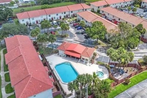 Townhouse in Orlando, Florida 2 bedrooms, 102.56 sq.m. № 1872898 - photo 1