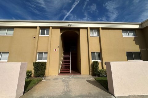 Condo in Casselberry, Florida, 2 bedrooms № 2106314 - photo 3