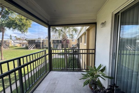 Condo in Casselberry, Florida, 2 bedrooms № 2106314 - photo 8