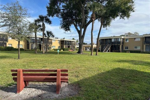 Condo in Casselberry, Florida, 2 bedrooms № 2106314 - photo 5