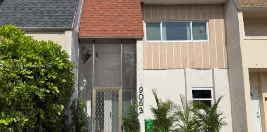 Townhouse in Sunrise, Florida 2 bedrooms, 174.66 sq.m. № 1702635