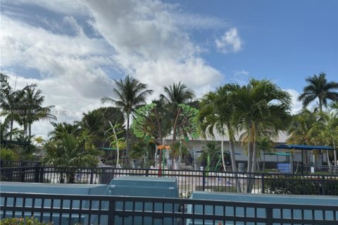 Townhouse in Sunrise, Florida 2 bedrooms, 174.66 sq.m. № 1702635 - photo 12