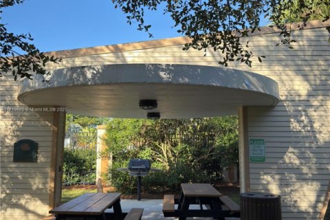 Townhouse in Sunrise, Florida 2 bedrooms, 174.66 sq.m. № 1702635 - photo 6