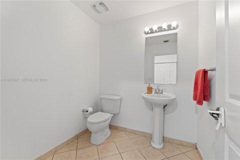 Townhouse in Miami, Florida 2 bedrooms, 160.54 sq.m. № 1995550 - photo 6