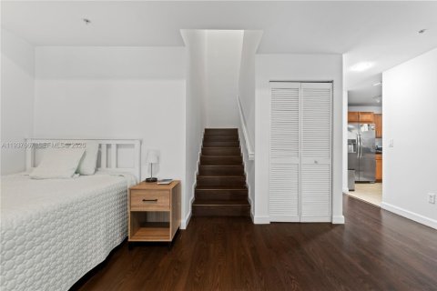 Townhouse in Miami, Florida 2 bedrooms, 160.54 sq.m. № 1995550 - photo 12