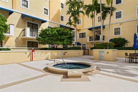 Townhouse in Miami, Florida 2 bedrooms, 160.54 sq.m. № 1995550 - photo 24
