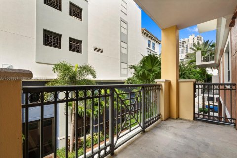 Townhouse in Miami, Florida 2 bedrooms, 160.54 sq.m. № 1995550 - photo 16