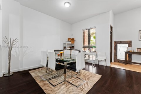 Townhouse in Miami, Florida 2 bedrooms, 160.54 sq.m. № 1995550 - photo 10