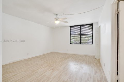 Condominio en alquiler en Aventura, Florida, 3 dormitorios, 123.56 m2 № 1938387 - foto 19