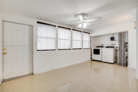 Condominio en alquiler en Aventura, Florida, 3 dormitorios, 123.56 m2 № 1938387 - foto 8