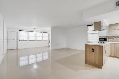 Condominio en alquiler en Aventura, Florida, 3 dormitorios, 123.56 m2 № 1938387 - foto 5