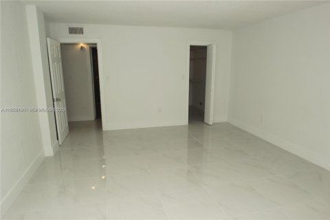 Copropriété à vendre à Hialeah, Floride: 1 chambre, 80.82 m2 № 1990788 - photo 6