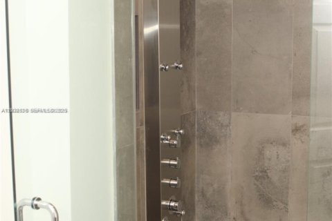 Copropriété à vendre à Hialeah, Floride: 1 chambre, 80.82 m2 № 1990788 - photo 11