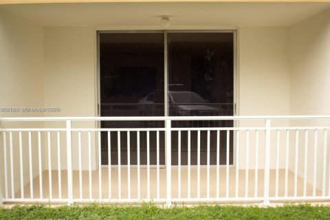 Copropriété à vendre à Hialeah, Floride: 1 chambre, 80.82 m2 № 1990788 - photo 12
