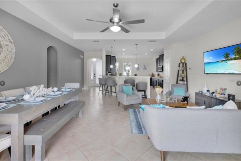 Villa ou maison à louer à Kissimmee, Floride: 5 chambres, 210.89 m2 № 2433211 - photo 2