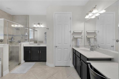 Villa ou maison à louer à Kissimmee, Floride: 5 chambres, 210.89 m2 № 2433211 - photo 10