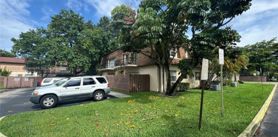 Condominio en Plantation, Florida, 2 dormitorios № 1817667