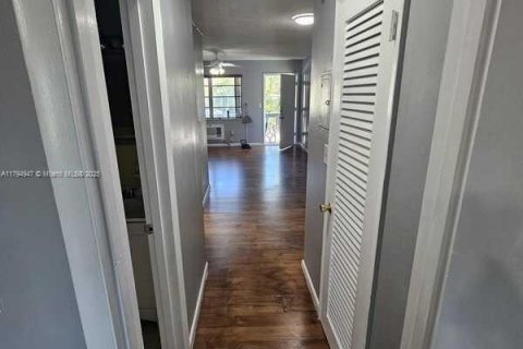 Condominio en venta en Miami Gardens, Florida, 1 dormitorio, 53.88 m2 № 1695715 - foto 3