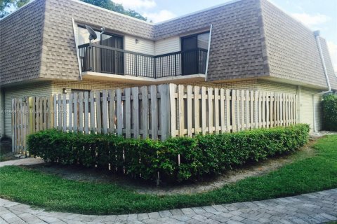 Townhouse in North Lauderdale, Florida 2 bedrooms, 142.14 sq.m. № 1754264 - photo 1