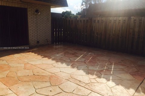 Townhouse in North Lauderdale, Florida 2 bedrooms, 142.14 sq.m. № 1754264 - photo 24
