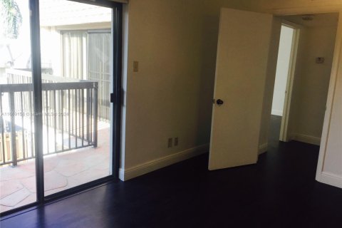 Townhouse in North Lauderdale, Florida 2 bedrooms, 142.14 sq.m. № 1754264 - photo 12