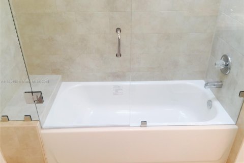 Townhouse in North Lauderdale, Florida 2 bedrooms, 142.14 sq.m. № 1754264 - photo 15