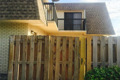 Townhouse in North Lauderdale, Florida 2 bedrooms, 142.14 sq.m. № 1754264 - photo 21