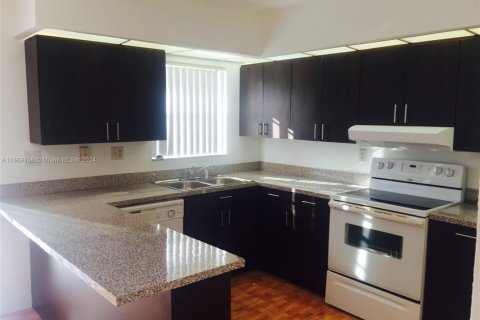 Townhouse in North Lauderdale, Florida 2 bedrooms, 142.14 sq.m. № 1754264 - photo 2