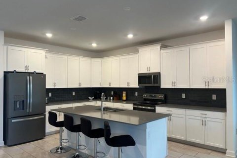 Casa en alquiler en Davenport, Florida, 6 dormitorios, 305.74 m2 № 1661934 - foto 2