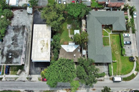 Commercial property in Miami, Florida № 1599436 - photo 10