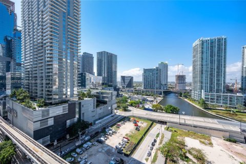 Copropriété à louer à Miami, Floride: 2 chambres, 130.25 m2 № 1969281 - photo 1