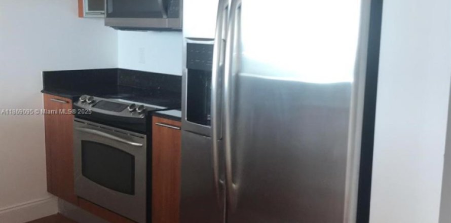 Condominio en Miami, Florida, 2 dormitorios № 1895292