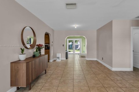 House in Hollywood, Florida 3 bedrooms, 151.99 sq.m. № 1867734 - photo 7