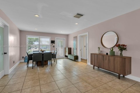 House in Hollywood, Florida 3 bedrooms, 151.99 sq.m. № 1867734 - photo 14