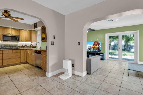 House in Hollywood, Florida 3 bedrooms, 151.99 sq.m. № 1867734 - photo 9