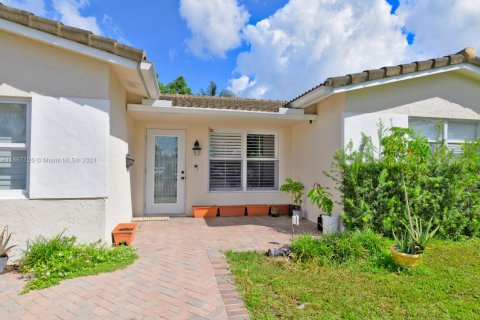 House in Hollywood, Florida 3 bedrooms, 151.99 sq.m. № 1867734 - photo 5