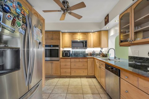 House in Hollywood, Florida 3 bedrooms, 151.99 sq.m. № 1867734 - photo 10