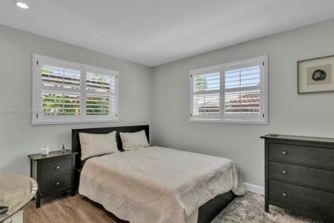 House in Hollywood, Florida 3 bedrooms, 151.99 sq.m. № 1867734 - photo 24