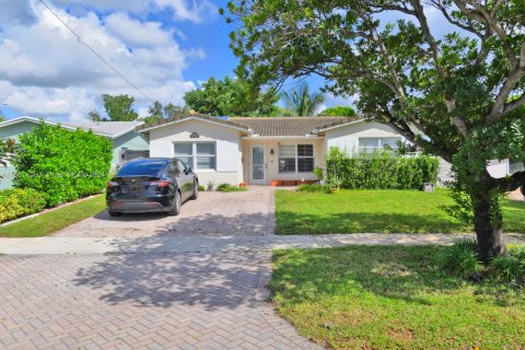House in Hollywood, Florida 3 bedrooms, 151.99 sq.m. № 1867734 - photo 3