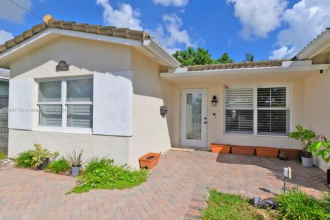House in Hollywood, Florida 3 bedrooms, 151.99 sq.m. № 1867734 - photo 4