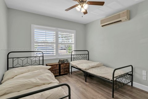House in Hollywood, Florida 3 bedrooms, 151.99 sq.m. № 1867734 - photo 26