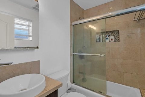 House in Hollywood, Florida 3 bedrooms, 151.99 sq.m. № 1867734 - photo 23